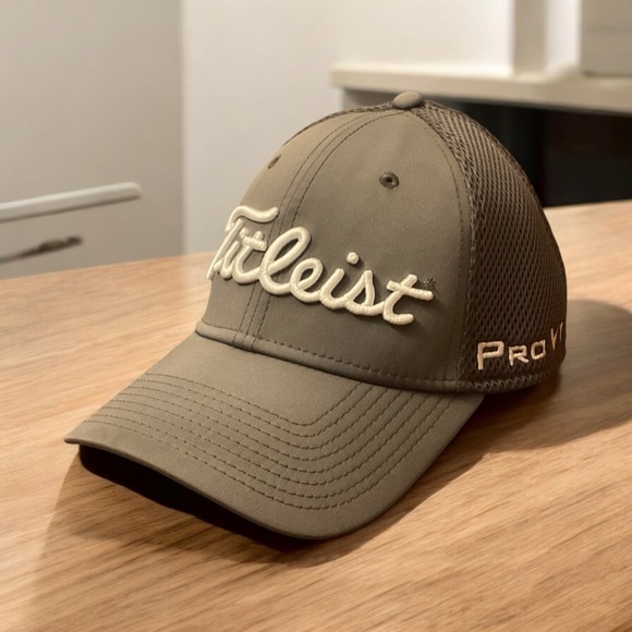 Titleist Pro V1 Front & Back Logo Embroidered Comfort Fit Spandex Cap! - Picture 3 of 9